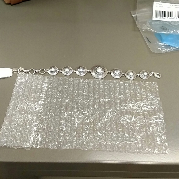 Lucky Brand Bracelet & Earrings - Picture 6 of 6